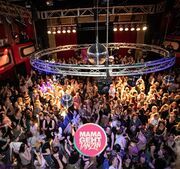 Mama geht Tanzen Event mit DJ Timo auf der Tanzfläche in Hamburg – stimmungsvolle Party mit erfahrenem DJ Hamburg